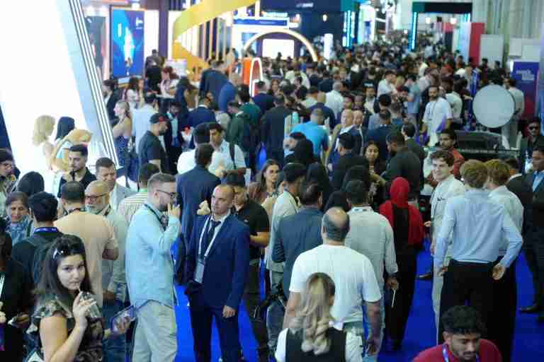 Crowds gather among exhibition booths at Forex Expo Dubai 2026